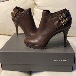 Vince Camuto VC Elaina Dark Roast Nappa Heels  Size 6